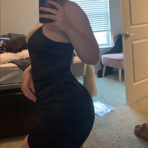 Black dress - Picture 3 of 4